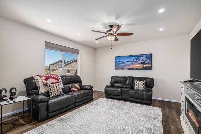Building Photo - 7725 Sabino Ln