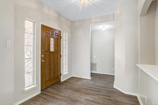 Building Photo - 1021 Lynx Bend