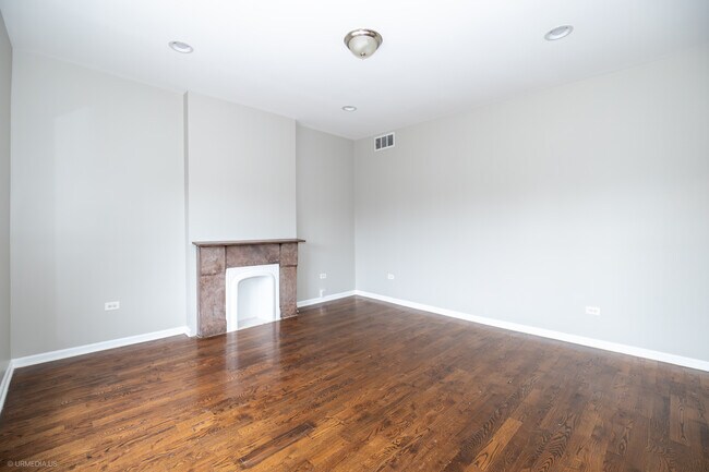 Building Photo - 4326 S Calumet Ave