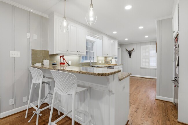 Building Photo - 1700 E Mulberry St