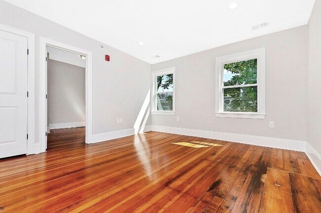 Building Photo - 85 Webster St