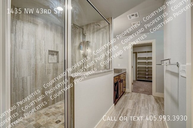 Building Photo - 1435 NW 43rd St