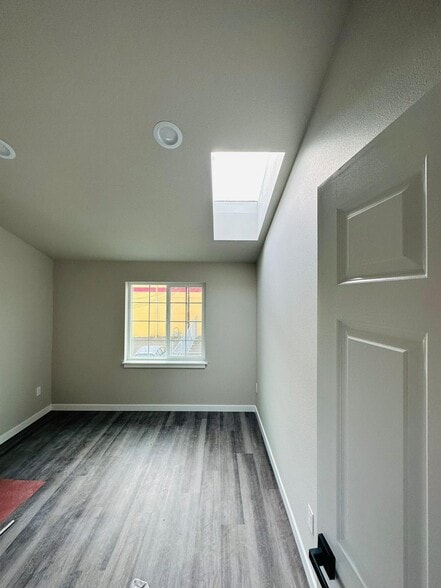 Building Photo - 2715 Maple St