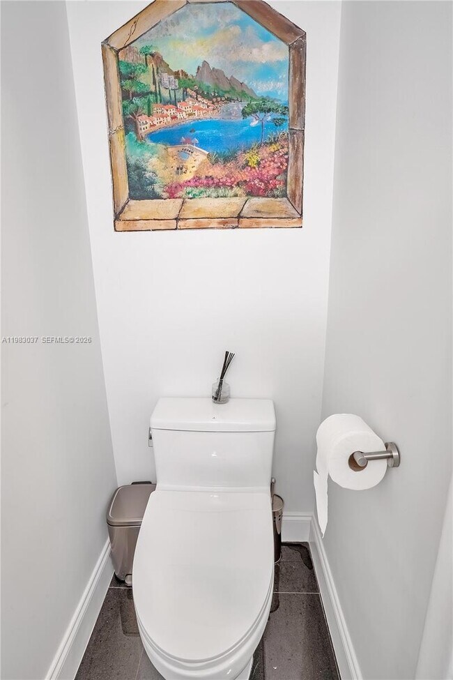 Building Photo - 2421 NE 10th St