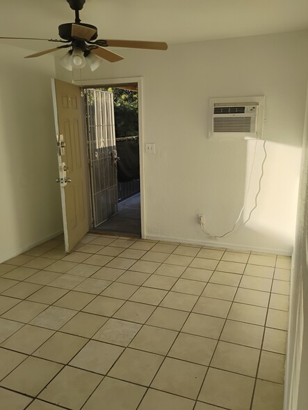 Building Photo - 3233 W Melvin St