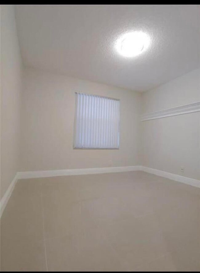 Building Photo - 9903 Three Lakes Cir