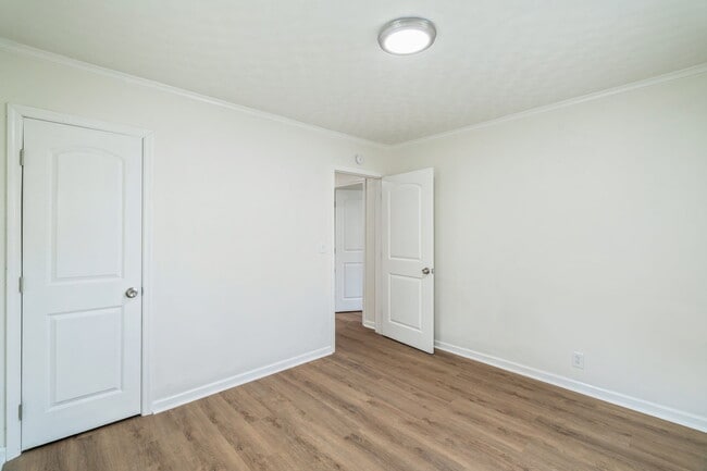 Building Photo - 2324 Greenfield Ln