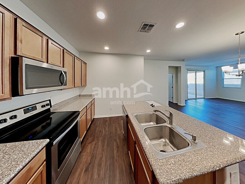 Building Photo - 1688 E Primavera Way