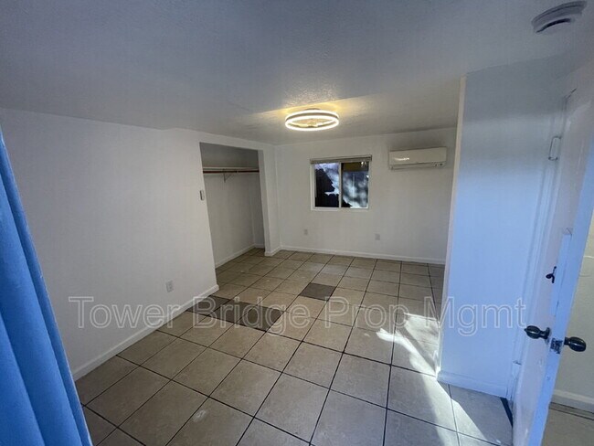 Building Photo - 474 Harding Ave