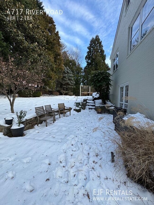 Building Photo - Bethesda/Friendship Heights Four Bedroom I...