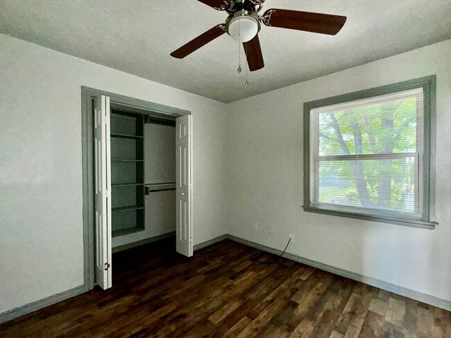 Building Photo - 505 Oak Ave - Ln