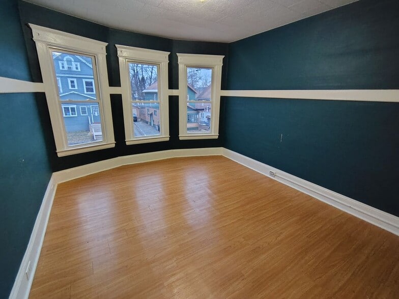 Building Photo - 147 E Matson Ave