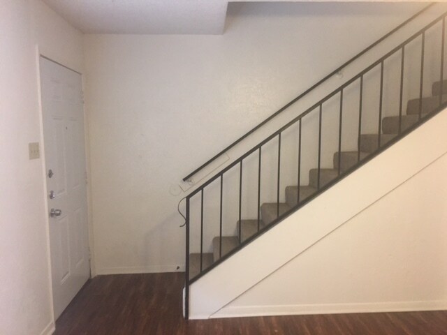 Building Photo - Beautiful 2 Bedroom Duplex in Arlington