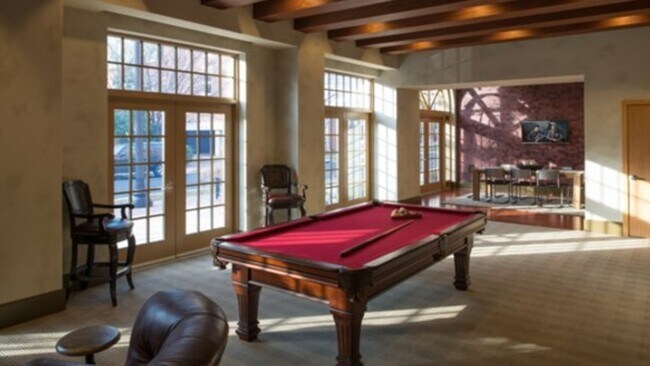 Building Photo - 925 N Garfield St