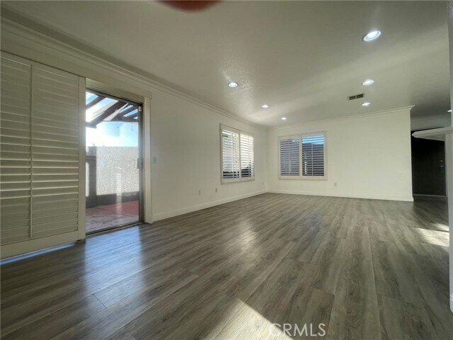 Building Photo - 1830 N Vineyard Ave