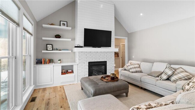 Building Photo - 1241 Saugatucket Rd