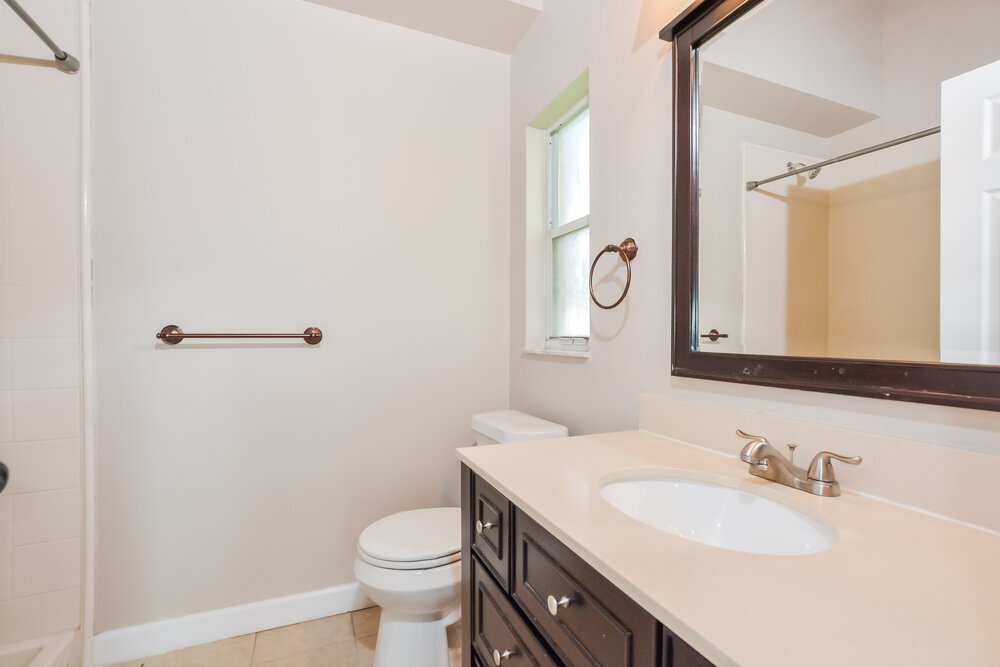 Building Photo - 1306 Silverthorn Dr