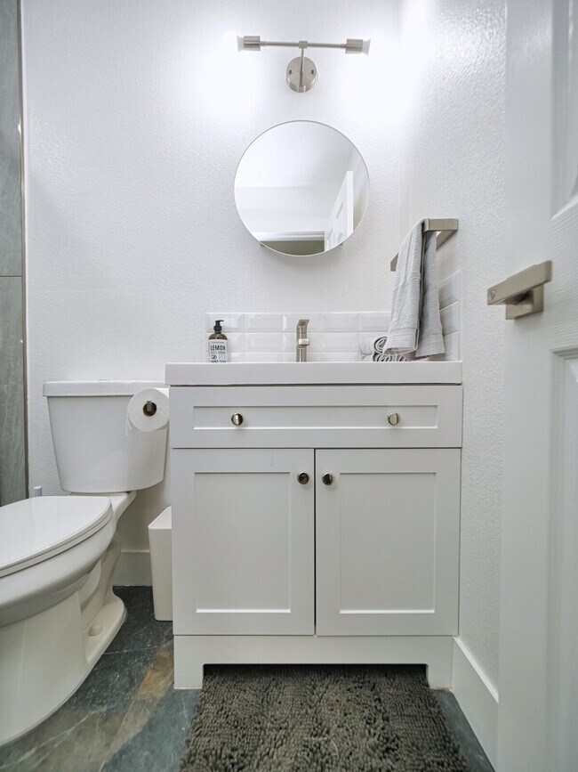 Building Photo - 1364 Sylvia Dr