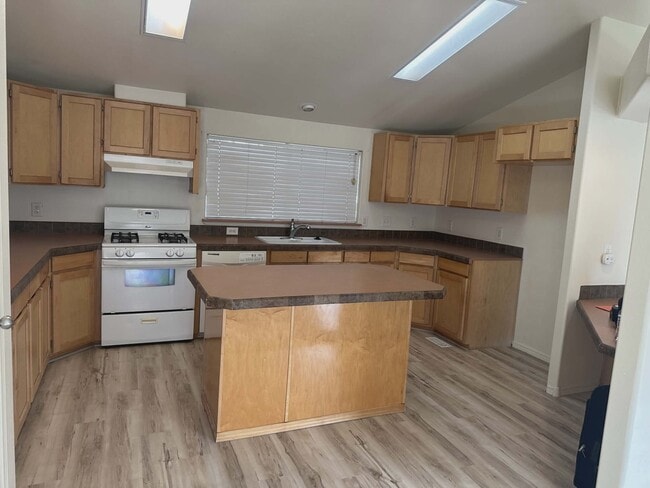 Building Photo - 5173 Bullion St