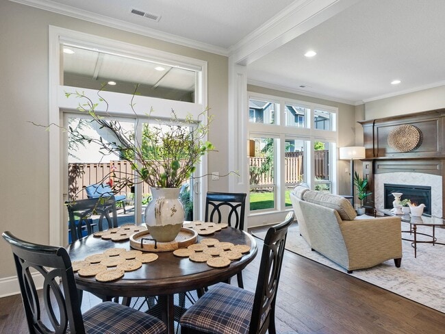 Building Photo - Beautiful & Bright Newer Home with Luxurio...