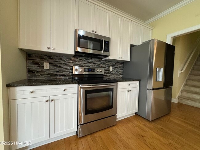 Building Photo - 1011 Ginger Lily Way