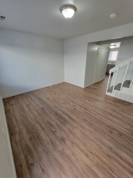 Building Photo - 586 Tiffany Town Dr