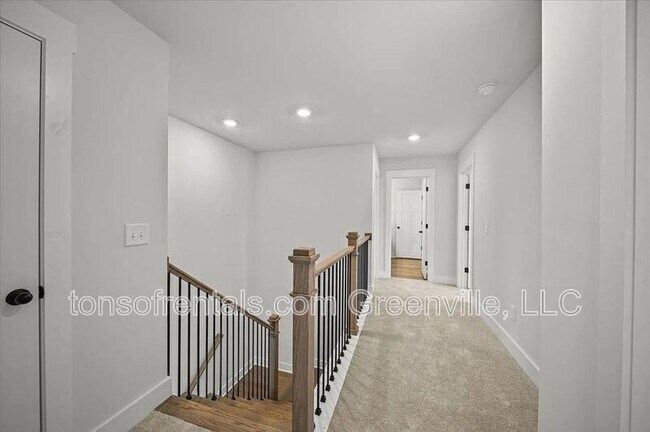 Building Photo - 415 Ml Pk Wy
