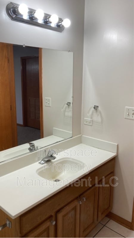 Building Photo - 1335 Rock Run Dr