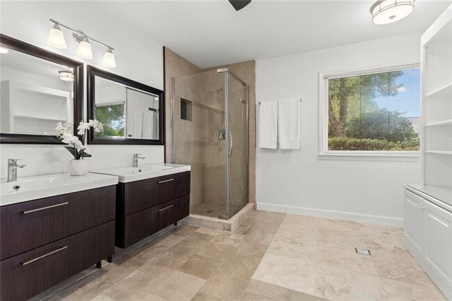Building Photo - 1695 Spinnaker Dr