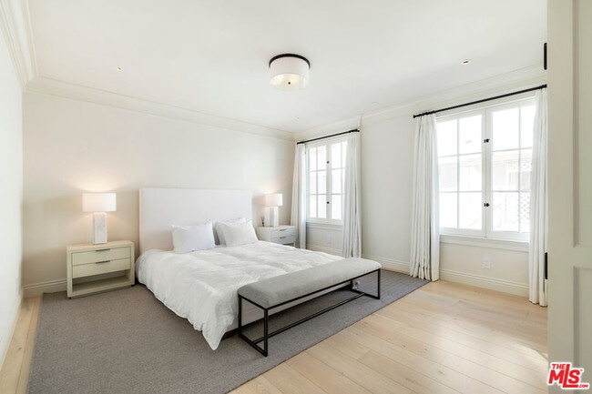 Building Photo - 9563 Charleville Blvd