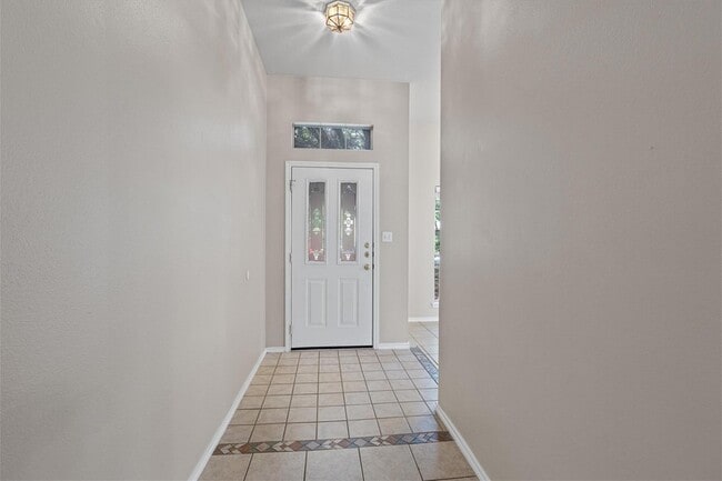 Building Photo - 1404 River Oak Dr