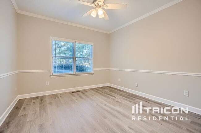 Building Photo - 110 Rockhurst Chase