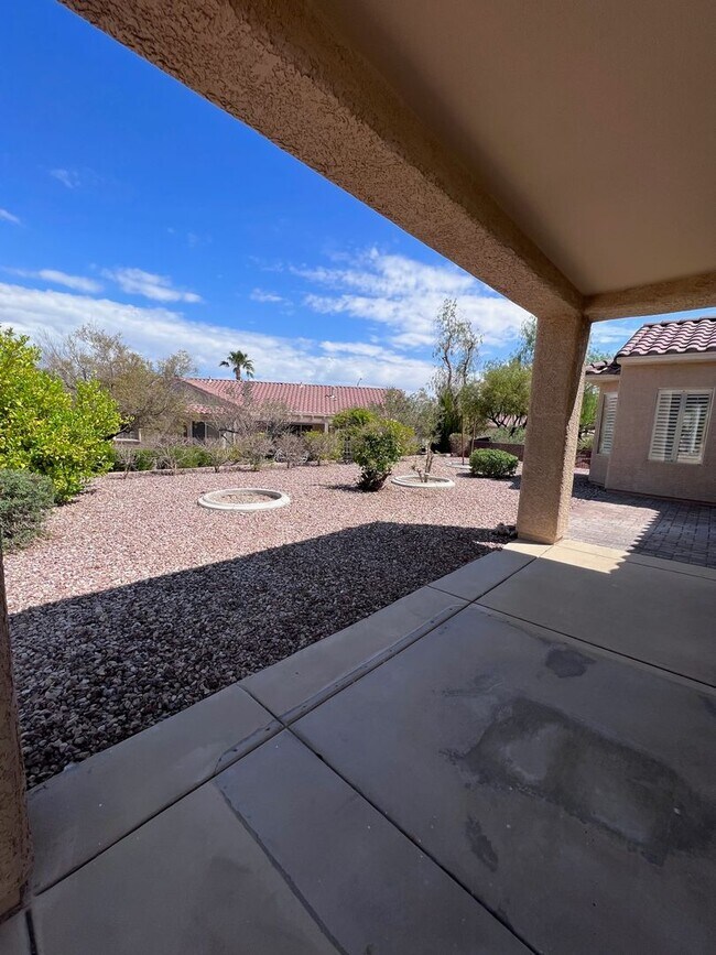 Building Photo - Freshly Upgraded 55+ Sun City Anthem