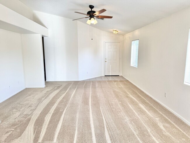 Building Photo - 3 Bedroom 2 Bath Single Level Home In Peor...