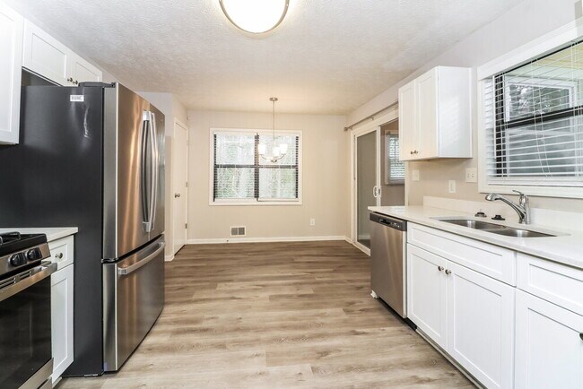 Building Photo - 3035 Sumit Wood Dr NW