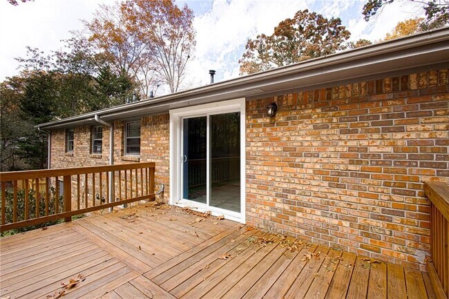 Building Photo - 4979 Paris Ave