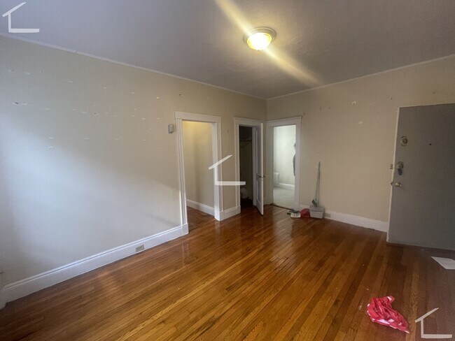Building Photo - 9/1 No Fee! Spacious 1BR apartment on Allston/Brookline border