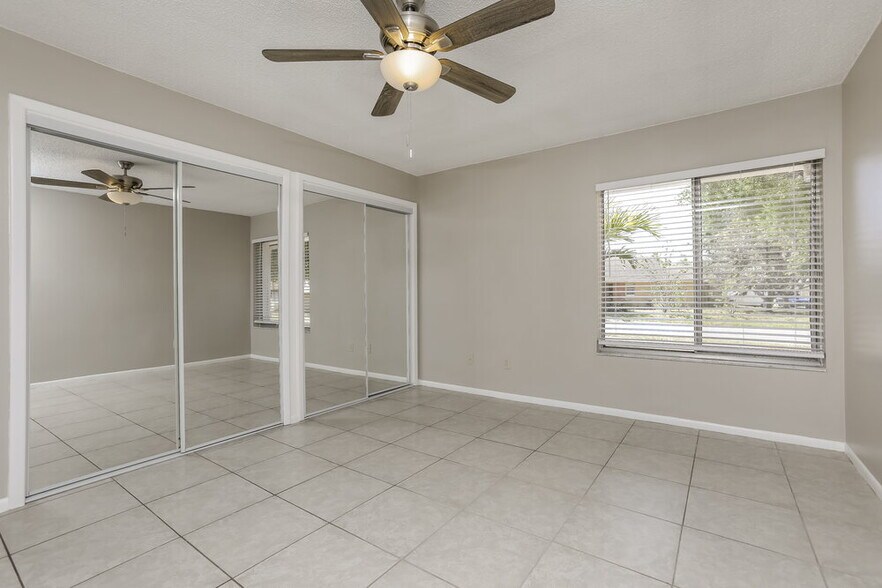 Building Photo - 1448 La Paloma Cir