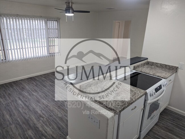 Building Photo - 272 E Calle Arizona