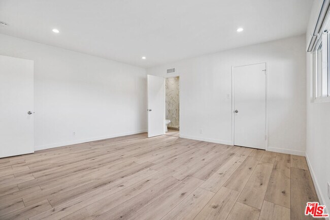 Building Photo - 16210 Bertella Dr