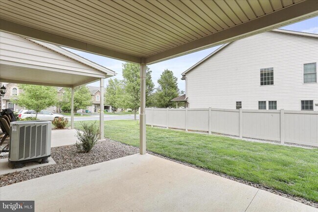 Building Photo - 20 Delano Dr