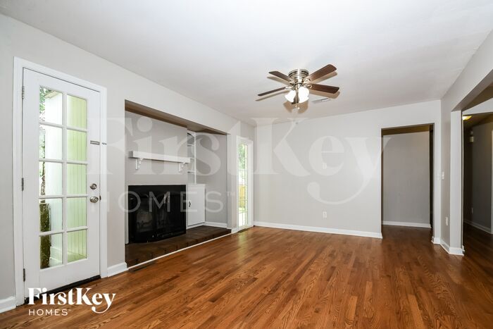 Building Photo - 2080 Bishop Dr