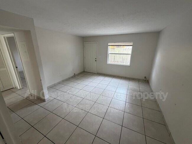 Building Photo - 4911 E Temple Heights Rd