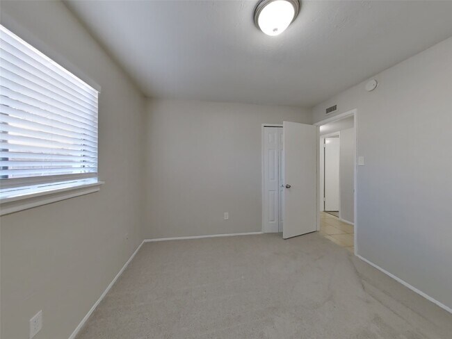 Building Photo - 5655 Hardwood Forest Dr