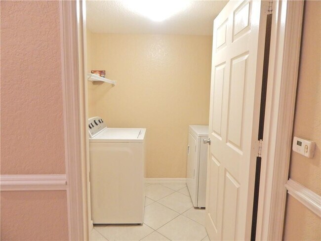 Building Photo - 6670 W Sample Rd