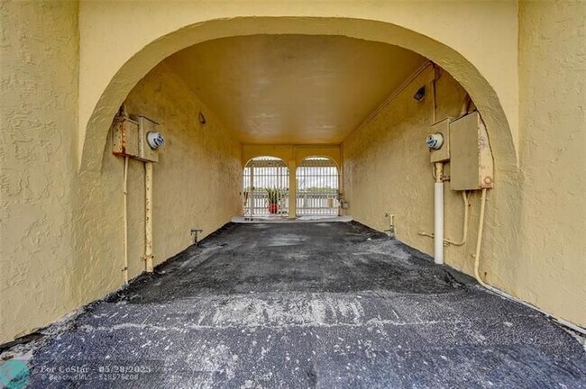 Building Photo - 1800 N Ocean Dr