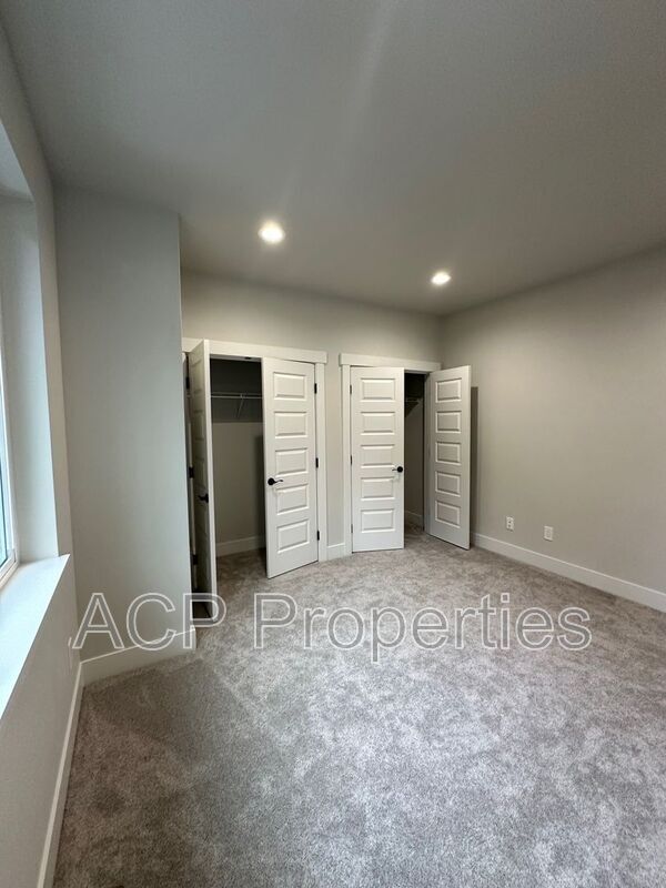 Building Photo - 8 Clematis Ln