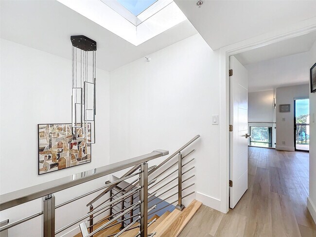 Building Photo - 364 Golfview Rd