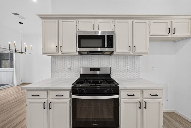 Building Photo - 17006 Enchanted Cir E