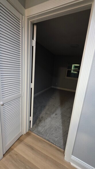 Building Photo - 9426 Sandra St